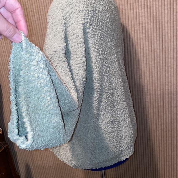 Women’s light sage green fuzzy sweater, Size L - Picture 5 of 10
